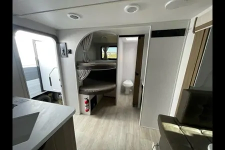 New 2025 Family Friendly Forest River Salem Cruise-Lite 26ICE Travel Trailer (33', Sleeps 8)