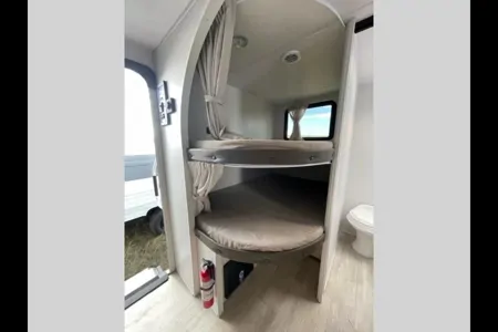 New 2025 Family Friendly Forest River Salem Cruise-Lite 26ICE Travel Trailer (33', Sleeps 8)