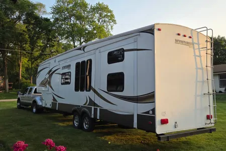 Dustin's Keystone  Montana Mountaineer 345DBQ Fifth Wheel