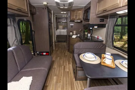 I&F's Thor Motor Coach Majestic 28A Class C