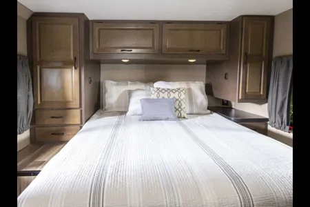 I&F's Thor Motor Coach Majestic 28A Class C