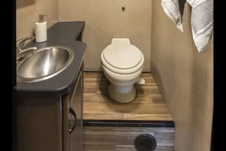 I&F's Thor Motor Coach Majestic 28A Class C