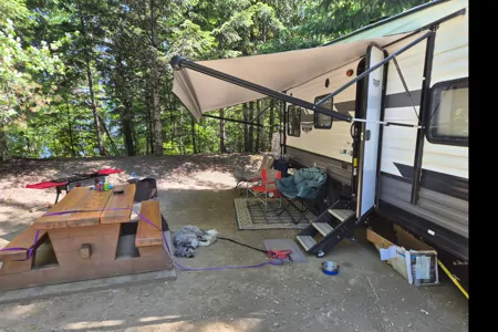 Justin's Wildwood 211ssxl Toy Hauler / Open Living Dining and Patio