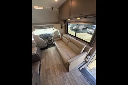 CHATEAUA Thor Motor Coach 28Z Class C (C-3)