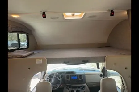 CHATEAUA Thor Motor Coach 28Z Class C (C-3)