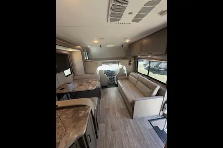 CHATEAUA Thor Motor Coach 28Z Class C (C-3)