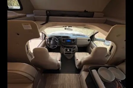 CHATEAUA Thor Motor Coach 28Z Class C (C-3)