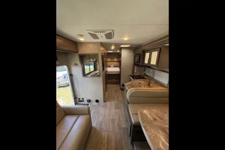 CHATEAUA Thor Motor Coach 28Z Class C (C-3)