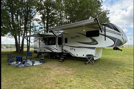 Jared's Grand Design Solitude 3950BH-R Fifth Wheel