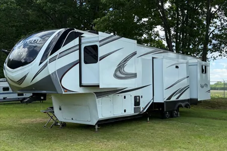 Jared's Grand Design Solitude 3950BH-R Fifth Wheel