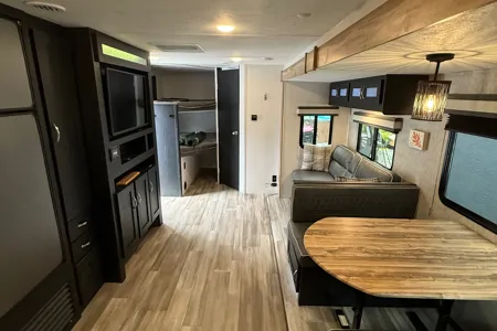 Mike's Super Clean Family RV!