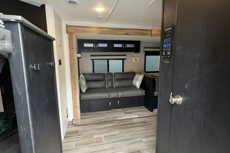 Mike's Super Clean Family RV!
