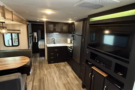 Mike's Super Clean Family RV!