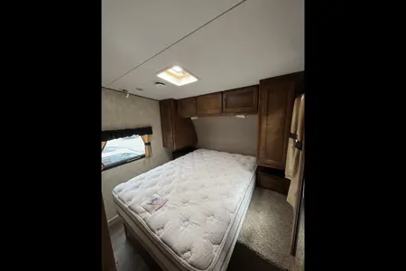 Sicamous Carbon 33 Toy Hauler