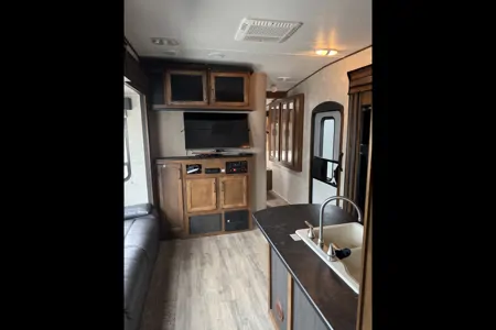 Sicamous Carbon 33 Toy Hauler
