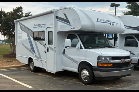 Lissa's Thor Motor Coach Freedom Elite Class C