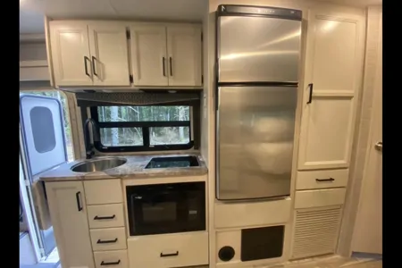 Modern Luxury Meets Easy Driving – 2022 Thor Axis RUV 25.6