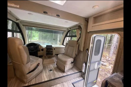 Modern Luxury Meets Easy Driving – 2022 Thor Axis RUV 25.6