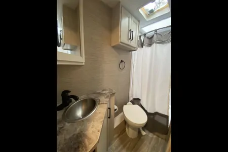 Modern Luxury Meets Easy Driving – 2022 Thor Axis RUV 25.6