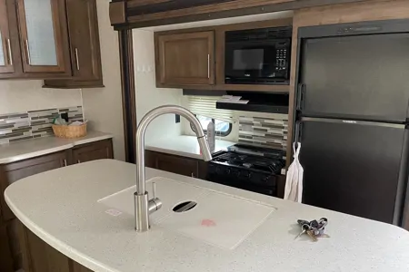 Luxury 2018 Keystone Cougar – Spacious Rear Living RV | Perfect Family Camping