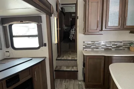 Luxury 2018 Keystone Cougar – Spacious Rear Living RV | Perfect Family Camping