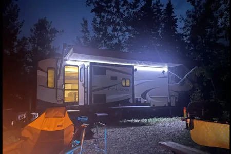 Luxury 2018 Keystone Cougar – Spacious Rear Living RV | Perfect Family Camping