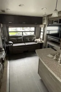 James's Highland Ridge RV 323rls Travel Trailer
