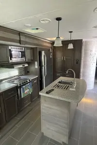 James's Highland Ridge RV 323rls Travel Trailer