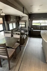 James's Highland Ridge RV 323rls Travel Trailer