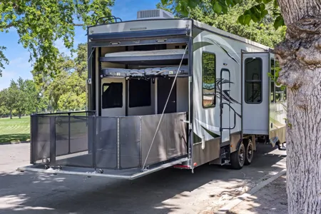 Ryker's Keystone Carbon Toy Hauler Fifth Wheel 2018