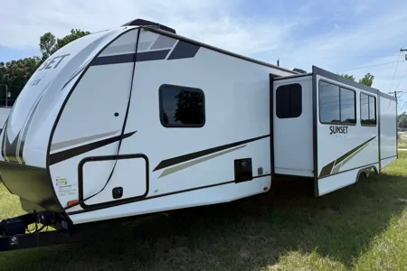 (Delivery ONLY) Sunset Trail, sleeps 10+, 2 bathrooms