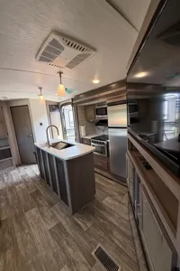 (Delivery ONLY) Sunset Trail, sleeps 10+, 2 bathrooms