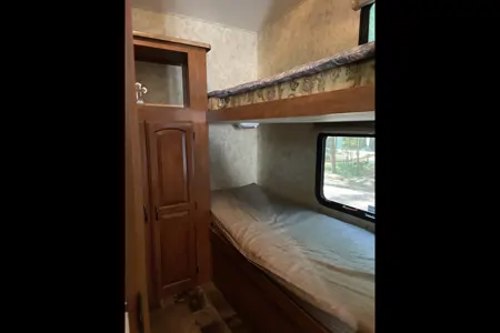 Annie’s Coachmen Chapparel Lite Fifth Wheel