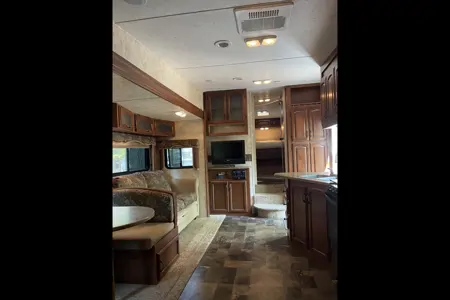 Annie’s Coachmen Chapparel Lite Fifth Wheel