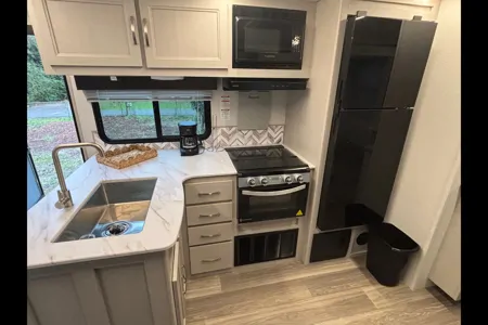 Mathew's Cruiser RV Shadow cruiser 330BHS Travel Trailer