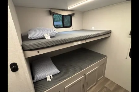 Mathew's Cruiser RV Shadow cruiser 330BHS Travel Trailer