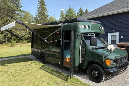 Skana - le skoolie tout confort