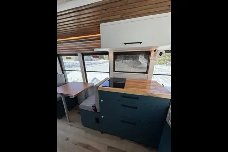 Skana - le skoolie tout confort