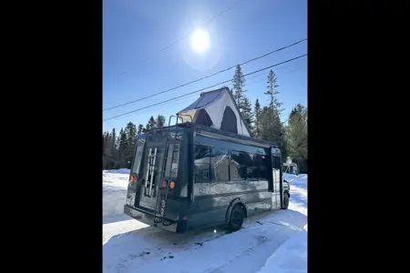 Skana - le skoolie tout confort