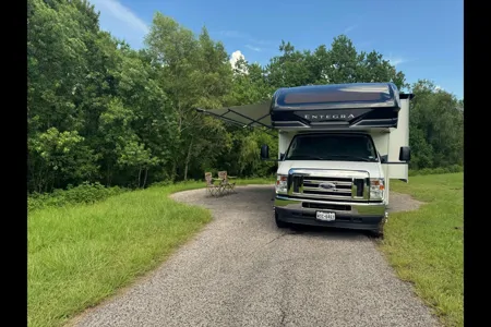 Phoenix - Entegra Coach Odyssey 31F Class C ***SLEEPS 10***