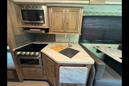 Phoenix - Entegra Coach Odyssey 31F Class C ***SLEEPS 10***