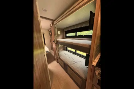 Phoenix - Entegra Coach Odyssey 31F Class C ***SLEEPS 10***