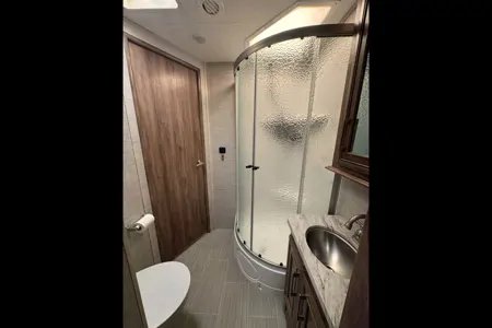 Phoenix - Entegra Coach Odyssey 31F Class C ***SLEEPS 10***