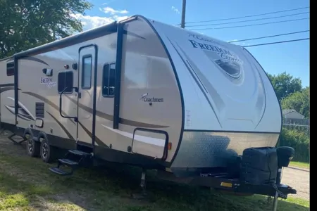 Tylor & Joshs Coachmen 292bhds Travel Trailer