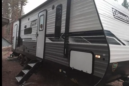 Camping time Coleman Lantern BH263 Travel Trailer