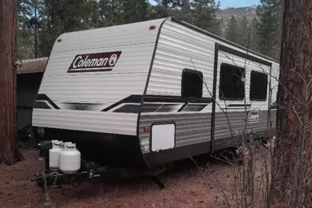 Camping time Coleman Lantern BH263 Travel Trailer