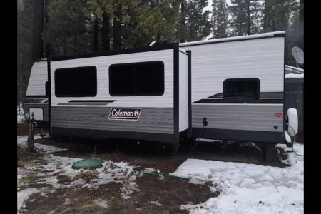 Camping time Coleman Lantern BH263 Travel Trailer