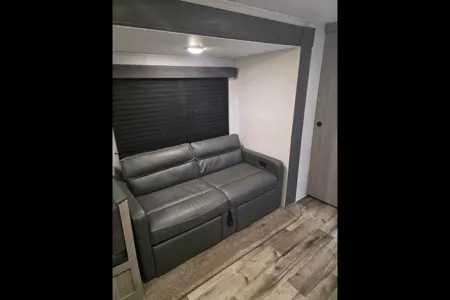 Camping time Coleman Lantern BH263 Travel Trailer