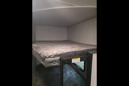 Camping time Coleman Lantern BH263 Travel Trailer