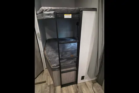 Camping time Coleman Lantern BH263 Travel Trailer